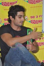 Prateik Babbar with Aarakshan team at Radio Mirchi in Lower Parel on 11th July 2011 (7).JPG
