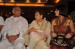 Gulzar, Farida Jalal at Chala Mussadi Office Office film trailer launch in Andheri on 12th July 2011 (44).JPG