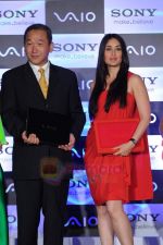 Kareena Kapoor launches new range of Sony Vaio laptops in Hyatt Regency on 12th July 2011 (21).JPG