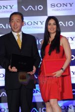 Kareena Kapoor launches new range of Sony Vaio laptops in Hyatt Regency on 12th July 2011 (25).JPG