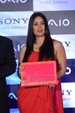 Kareena Kapoor launches new range of Sony Vaio laptops in Hyatt Regency on 12th July 2011 (28).JPG
