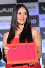 Kareena Kapoor launches new range of Sony Vaio laptops in Hyatt Regency on 12th July 2011 (33).JPG