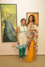 Neetu Chandra at Reka Rana_s art exhibition in Jehangir on 13th JUly 2011 (81).JPG
