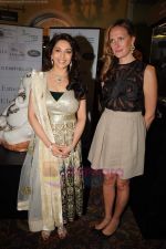 Madhuri Dixit at the launch of Emeralds for Elephants in India for 1st Time in Taj on 20th July 2011 (184).JPG