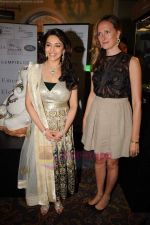 Madhuri Dixit at the launch of Emeralds for Elephants in India for 1st Time in Taj on 20th July 2011 (185).JPG