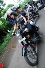 Katrina Kaif takes Hrithik Roshan for a Zindagi Na Milegi Dobara bike ride at Filmcity on 22nd July 2011 (95).JPG