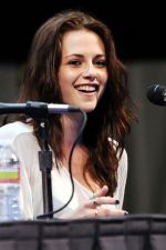 Kristen Stewart poses to promote Breaking Dawn from the Twilight Saga at  the 2011 Comic-Con International Day 1 at the San Diego Convention Center on July 21, 2011 (14).jpg