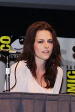 Kristen Stewart poses to promote Breaking Dawn from the Twilight Saga at  the 2011 Comic-Con International Day 1 at the San Diego Convention Center on July 21, 2011 (17).jpg