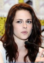 Kristen Stewart poses to promote Breaking Dawn from the Twilight Saga at  the 2011 Comic-Con International Day 1 at the San Diego Convention Center on July 21, 2011 (18).jpg