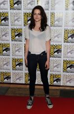 Kristen Stewart poses to promote Breaking Dawn from the Twilight Saga at  the 2011 Comic-Con International Day 1 at the San Diego Convention Center on July 21, 2011 (21).jpg
