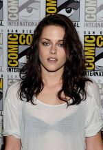 Kristen Stewart poses to promote Breaking Dawn from the Twilight Saga at  the 2011 Comic-Con International Day 1 at the San Diego Convention Center on July 21, 2011 (26).jpg