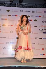 Madhuri Dixit on day 1 of Synergy 1 of Delhi Couture Week 2011 in Delhi on 22nd July 2011 (63).JPG