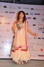 Madhuri Dixit on day 1 of Synergy 1 of Delhi Couture Week 2011 in Delhi on 22nd July 2011 (71).JPG