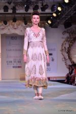 Model walk the ramp for Varun Bahl showcase at Synergy 1 Delhi Couture Week 2011 in Taj Palace, Delhi on 22nd July 2011 (43).JPG