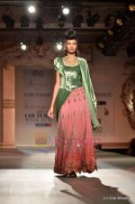 Model walk the ramp for Varun Bahl showcase at Synergy 1 Delhi Couture Week 2011 in Taj Palace, Delhi on 22nd July 2011 (70).JPG
