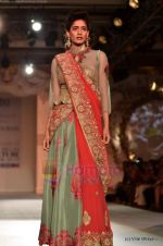 Model walk the ramp for Varun Bahl showcase at Synergy 1 Delhi Couture Week 2011 in Taj Palace, Delhi on 22nd July 2011 (81).JPG