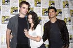 Taylor Lautner, Kristen Stewart, Robert Pattinson poses to promote Breaking Dawn from the Twilight Saga at  the 2011 Comic-Con International Day 1 at the San Diego Convention Center on July 21, 2011 (17).jpg