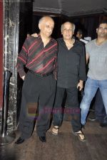 Mahesh Bhatt, Mukesh Bhatt at Murder 2 success bash in Enigma, Mumbai on 23rd July 2011 (25).JPG
