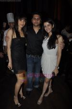 Mohit Suri, Smiley Suri at Murder 2 success bash in Enigma, Mumbai on 23rd July 2011 (54).JPG