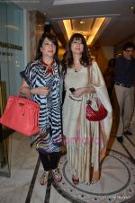 Zarine Khan at Manav Gangwani store launch at DLF Emporio in Delhi on 24th July 2011 (12).JPG