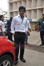 Shahrukh Khan snapped at Mehboob in Bndra, Mumbai on 28th July 2011 (25).JPG
