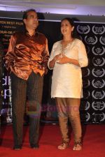 Neena Kulkarni, Suresh Wadkar at Anant Mahadevan_s Mee Sindhutai Sapkal success bash in Worli, Mumbai on 29th July 2011 (101).JPG