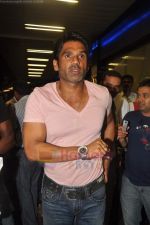 Sunil Shetty snapped in Mumbai Airport on 29th July 2011 (27).JPG