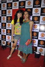 Tanishta Chatterjee, Kirti Kulhari at Manchester United Cafe launch in Malad on 31st July 2011 (13).JPG