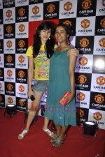 Tanishta Chatterjee, Kirti Kulhari at Manchester United Cafe launch in Malad on 31st July 2011 (14).JPG