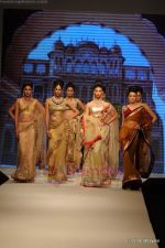 I AM She 2011 winner walks the ramp for Golecha Jewels at IIJW 2011 in Grand Hyatt, Mumbai on 1st Aug 2011 (38).JPG