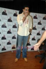 Abhishek Bachchan teaches at Anupam Kher_s Action Prepares in Santacruz, Mumbai on 2nd Aug 2011 (50).JPG