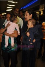 Sanjay Dutt snapped with Manyata & Kids in Airport, Mumbai on 3rd Aug 2011 (1).JPG