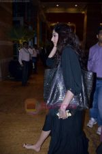 Sonam Kapoor snapped post the show on 4th Aug 2011 (6).JPG