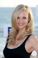 Fiona Gubelmann attends the 2011 Fox All-Star Party in Gladstone_s Malibu, CA, USA on 5th August 2011 (4).jpg