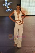 Model walk the ramp for Ramona Narang show on Blenders Pride Fashion Tour Day 2 on 6th Aug 2011 (22).JPG