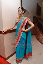Model walks the ramp for Saree designer Shruti Sancheti showcase at 7TH Retail Jeweller Awards in Lalit Hotel on 6th Aug 2011 (72).JPG