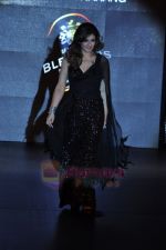 Raveena Tandon walk the ramp for Ramona Narang show on Blenders Pride Fashion Tour Day 2 on 6th Aug 2011 (81).JPG