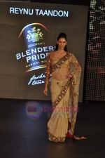 Model walk the ramp for Reynu Tandon show on Blenders Pride Fashion Tour Day 3 on 7th Aug 2011 (96).JPG