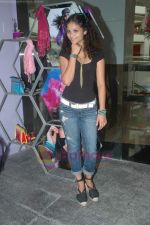 Ayesha Kapoor of Black fame at her own store launch in Infinity Mall, Malad on 9th Aug 2011 (19).JPG
