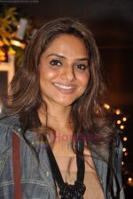 Madhoo Shah at Shaheen Abbas and Shabana Sheikh present their first diamond jewellery collection in Tote, Mumbai on 10th Aug 2011 (46).JPG