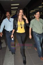 Priyanka Chopra snapped at Mumbai airport on 10th Aug 2011 (33).JPG