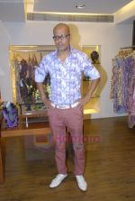 Narendra Kumar Ahmed at Aza Fashion Preview in Mumbai on 12th Aug 2011 (37).JPG