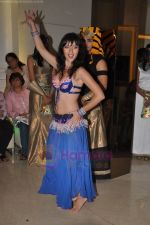 at Nisha Jamwal_s collection previews in Zoya, Mumbai on 13th Aug 2011 (46).JPG
