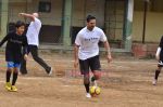 Dino Morea at Men_s Helath fridly soccer match with celeb dads and kids in Stanslauss School on 15th Aug 2011 (44).JPG