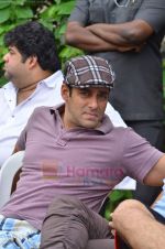 Salman Khan at Men_s Helath fridly soccer match with celeb dads and kids in Stanslauss School on 15th Aug 2011 (24).JPG