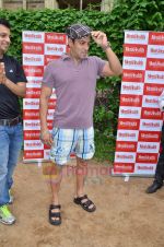 Salman Khan at Men_s Helath fridly soccer match with celeb dads and kids in Stanslauss School on 15th Aug 2011 (25).JPG