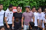 Salman Khan at Men_s Helath fridly soccer match with celeb dads and kids in Stanslauss School on 15th Aug 2011 (32).JPG