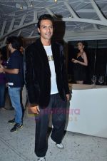 Arjun Rampal at Rohit Bal post bash for Lakme in Tote on 16th Aug 2011 (77).JPG