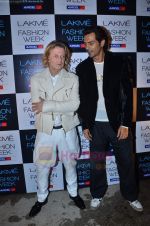 Arjun Rampal, Rohit Bal at Rohit Bal post bash for Lakme in Tote on 16th Aug 2011 (76).JPG