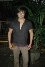 Vivek Oberoi new look for a ad shoot on 16th Aug 2011 (5).JPG